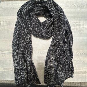 Woman's Black/Grayish White Scarf